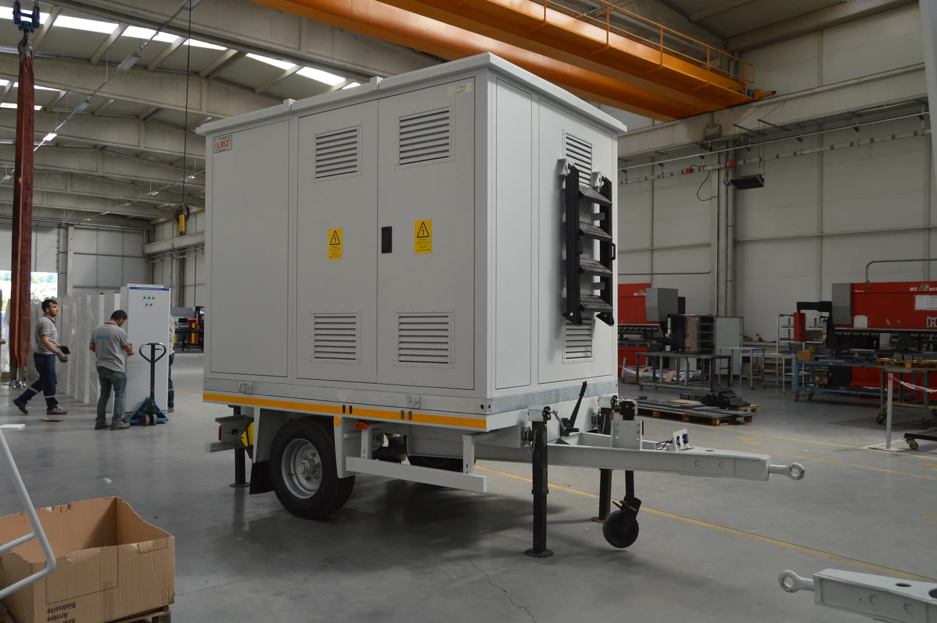 Front three-quarter view of LMZ MV/LV compact substation trailer