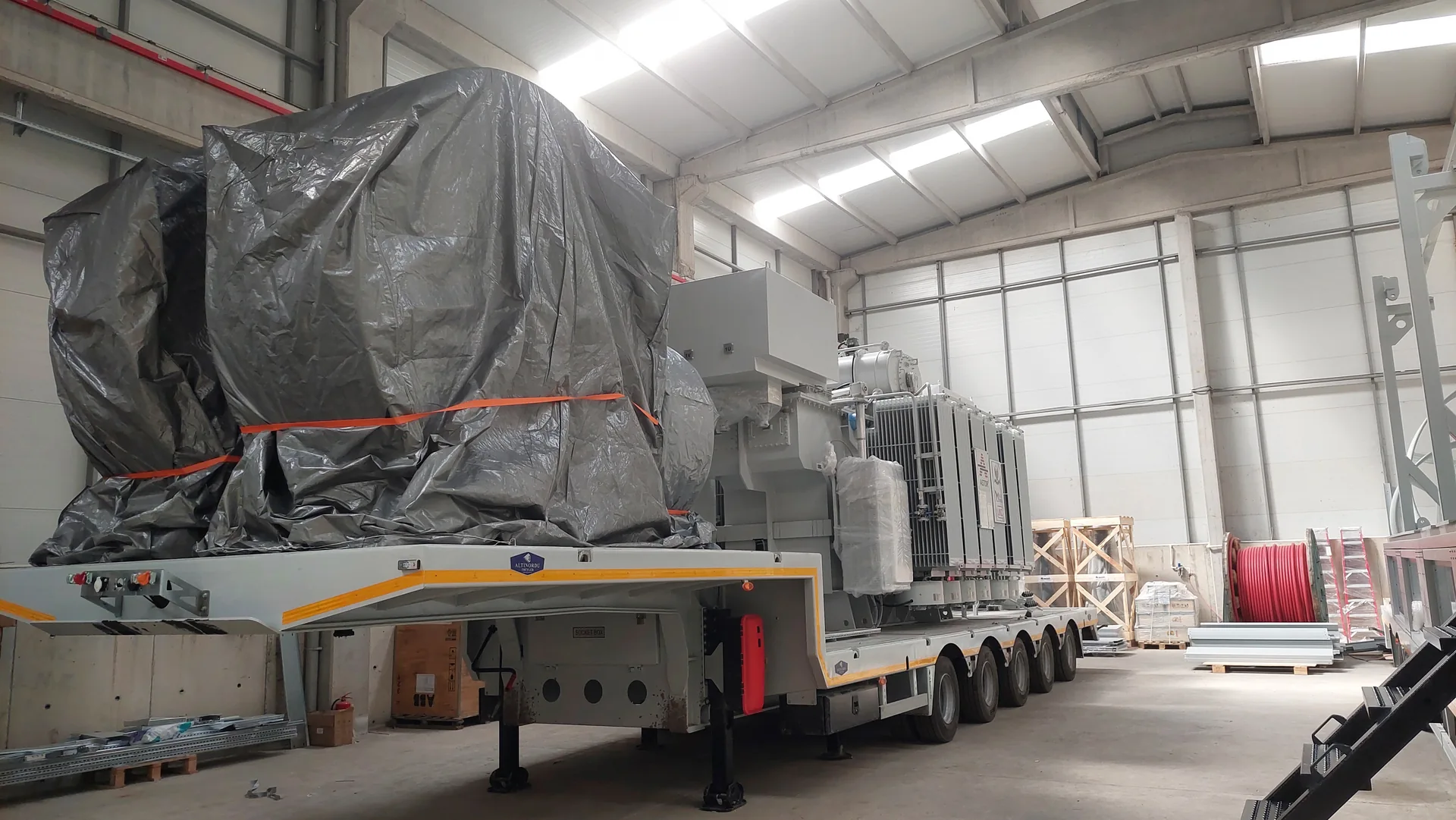 LMZ MV/MV substation equipment secured for heavy-duty transport